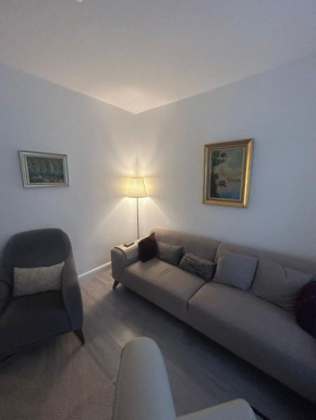 Bright 2-Bedroom House in Twickenham